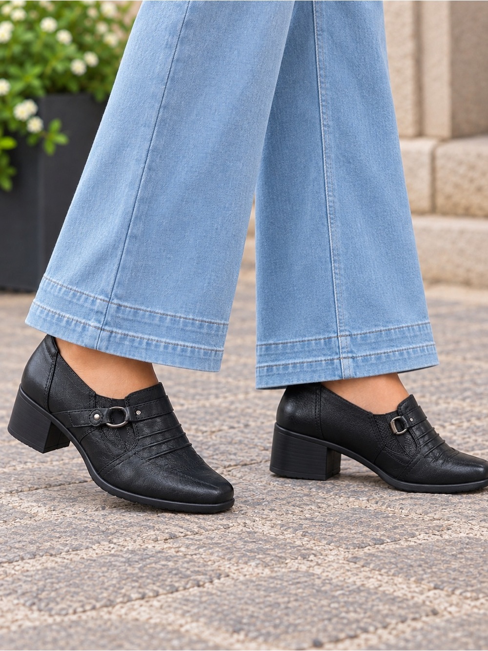 EARTH ORIGINS 🌎 Women’s Black Leather Slip-On Buckle Loafers Sz8 Quality Comfort